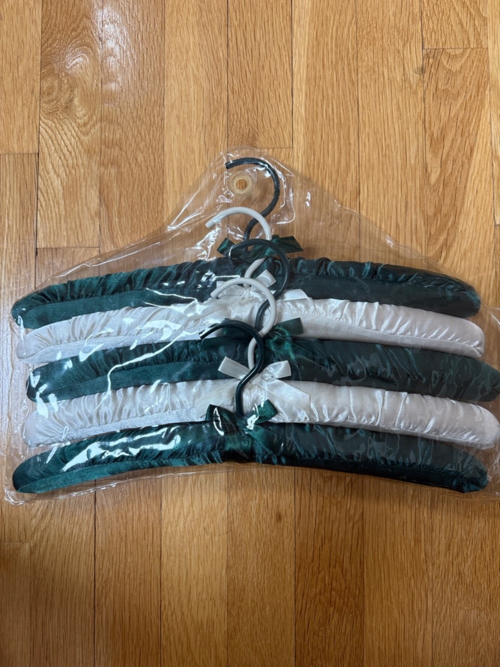 ☀️3/$15 NWT Set of Padded Satin Hangers